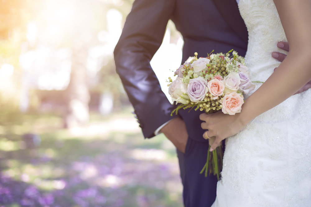 bride &amp;amp; groom with bouquet in aspen